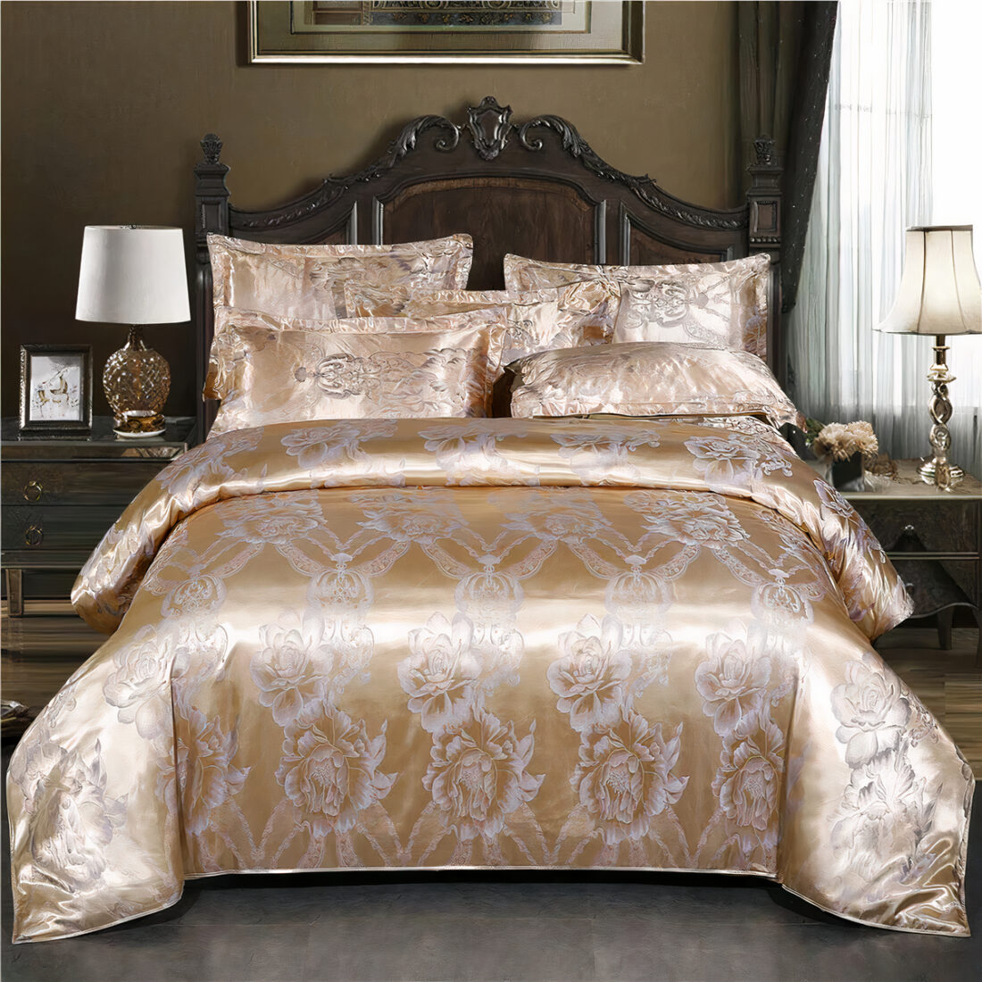 Lit avec une parure de satin imprimé de roses de couleur beige