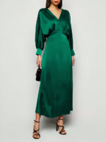 Robe longue en satin verte manches chauve-souris