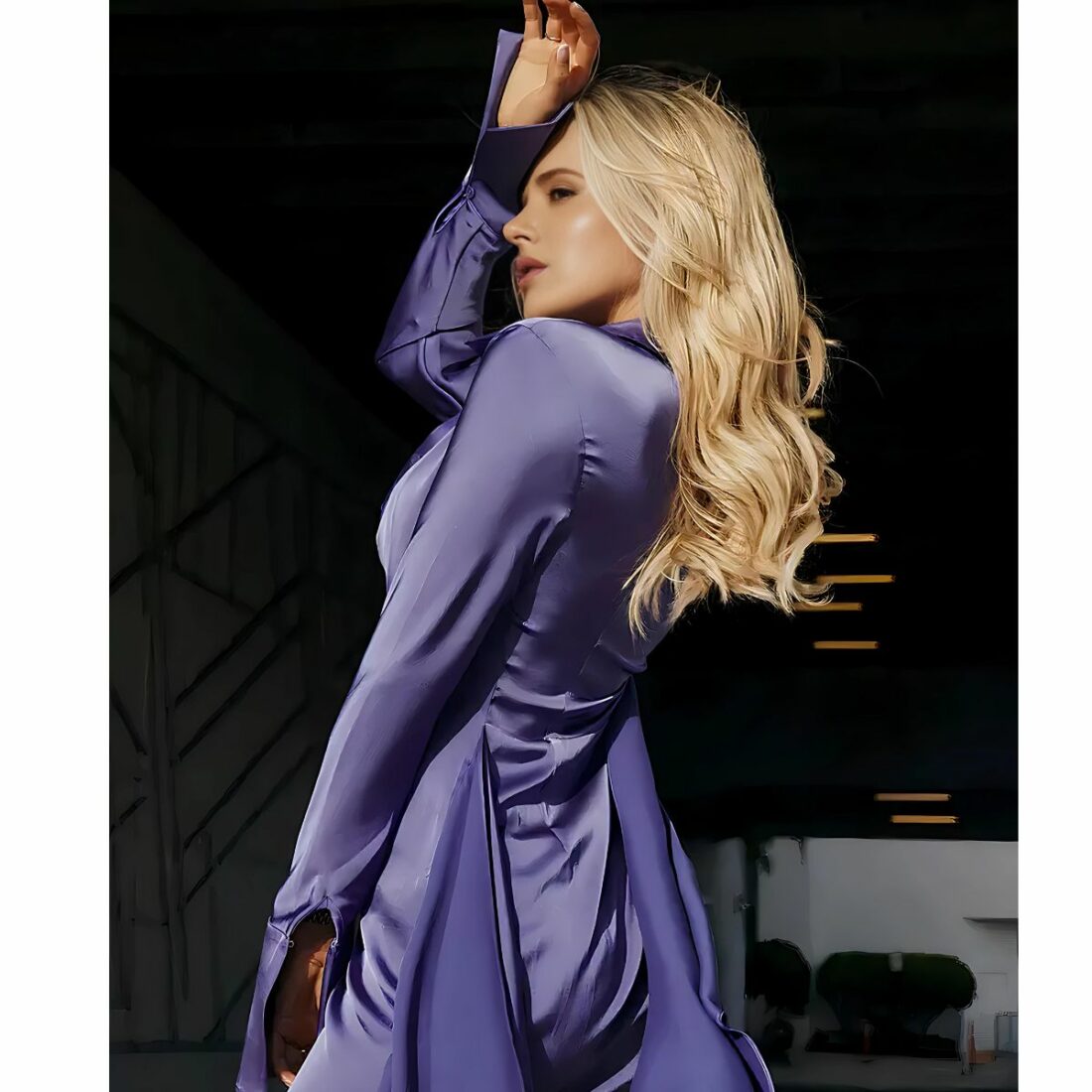Mini robe courte en satin à manches longues violette IMG 15 02 24 minirobe courte satin jupe violette