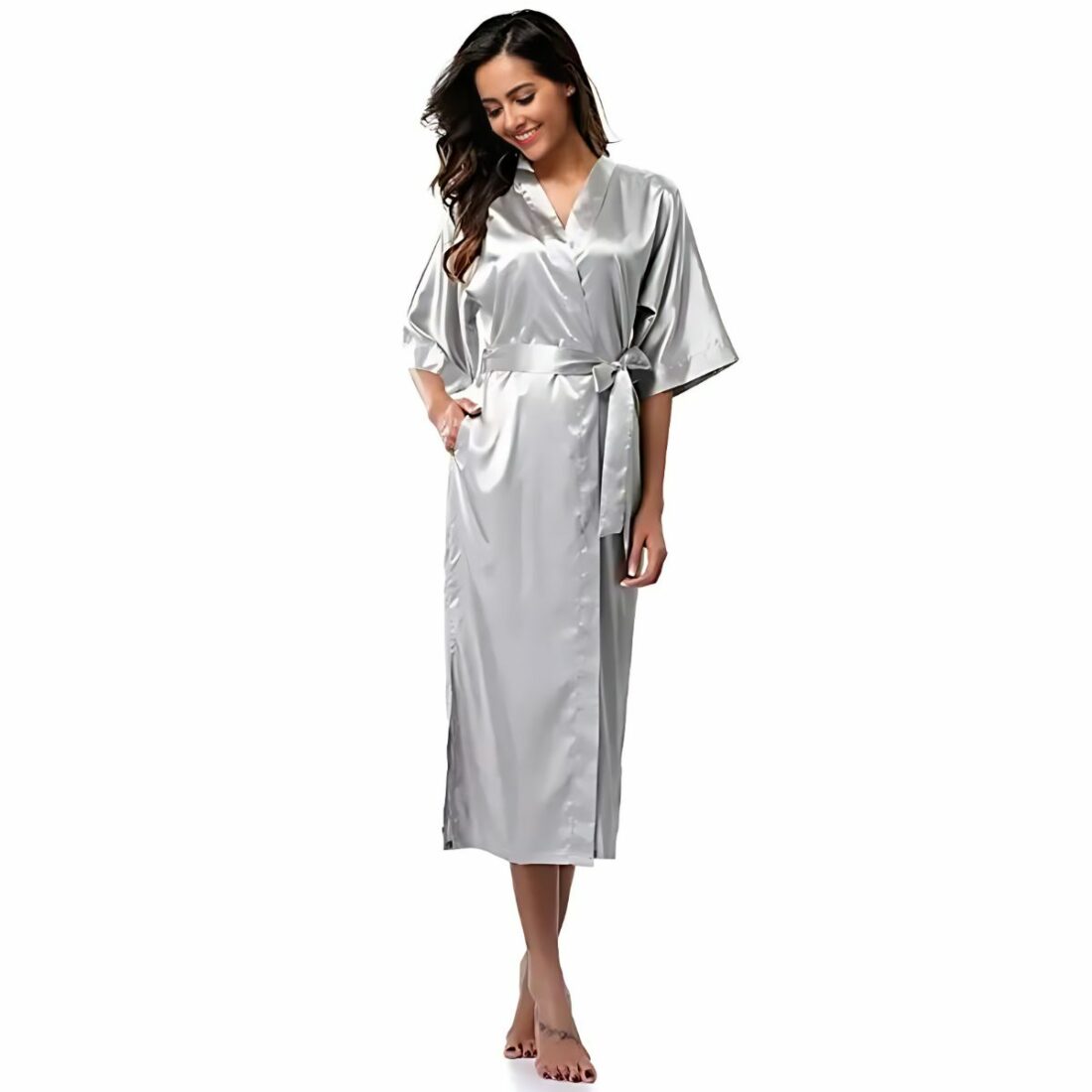 Robe de chambre longue unie en satin pour femme IMG 15 02 robe chambre longue unie femme portee gris