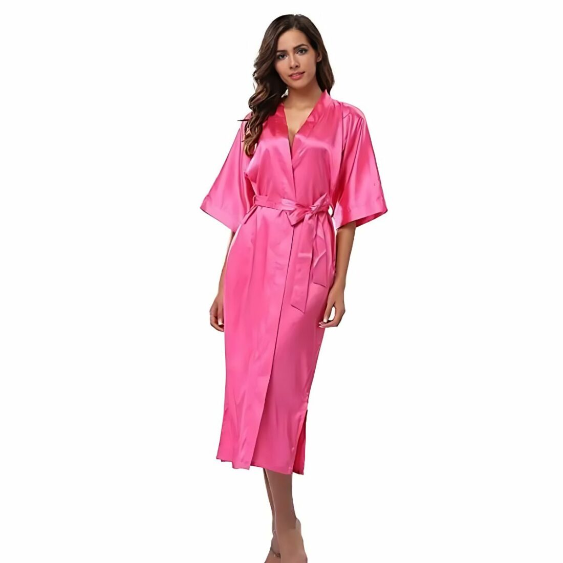Robe de chambre longue unie en satin pour femme IMG 15 02 robe chambre longue unie femme portee rose