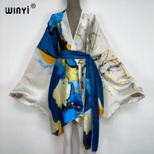 Kimono en satin pour femme motif abstrait