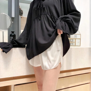 Short blanc d’intérieur Streetwear en Satin