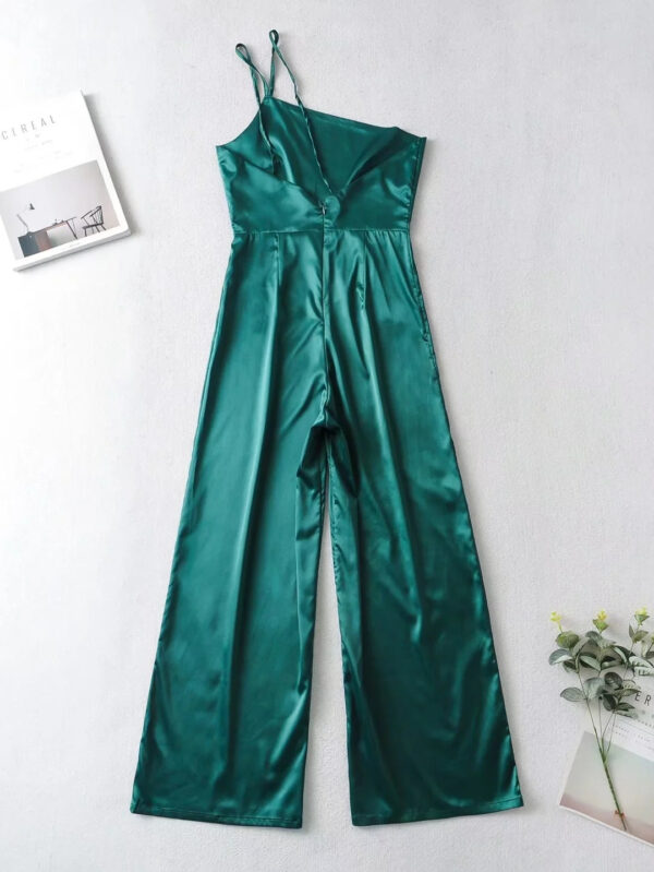 Combinaison pantalon en satin vert asymétrique ombinaison Pantalon En Satin Vert Asymetrique 1