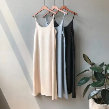 Robe débardeur en satin